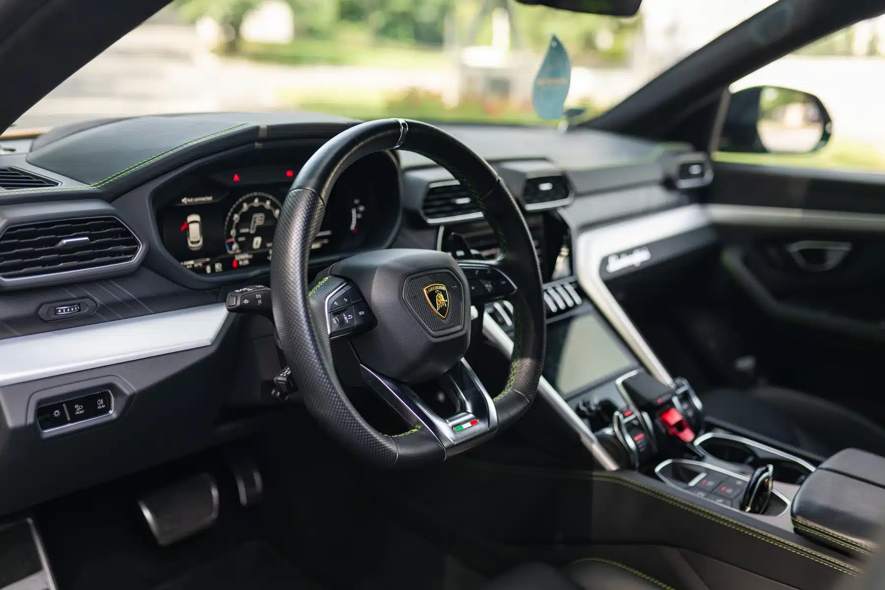 Lamborghini_Urus_Iznajmljivanje_lux_vozila02